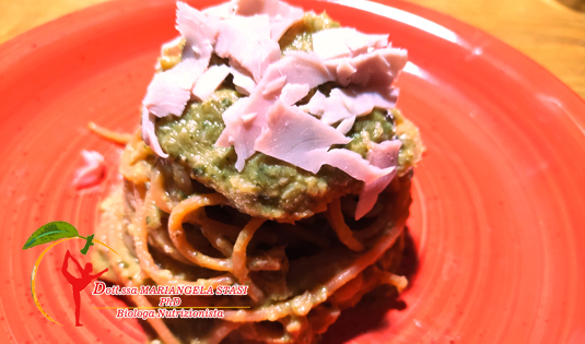 Spaghetti di lenticchie con crema di prosciutto