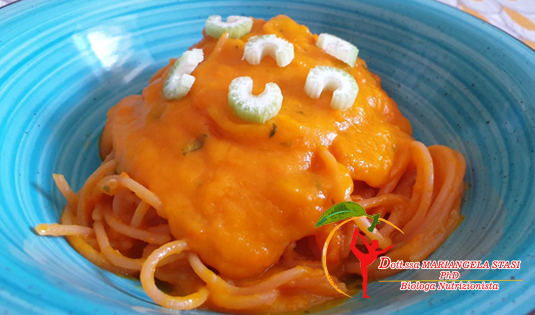 Spaghetti di lenticchie con crema di carote